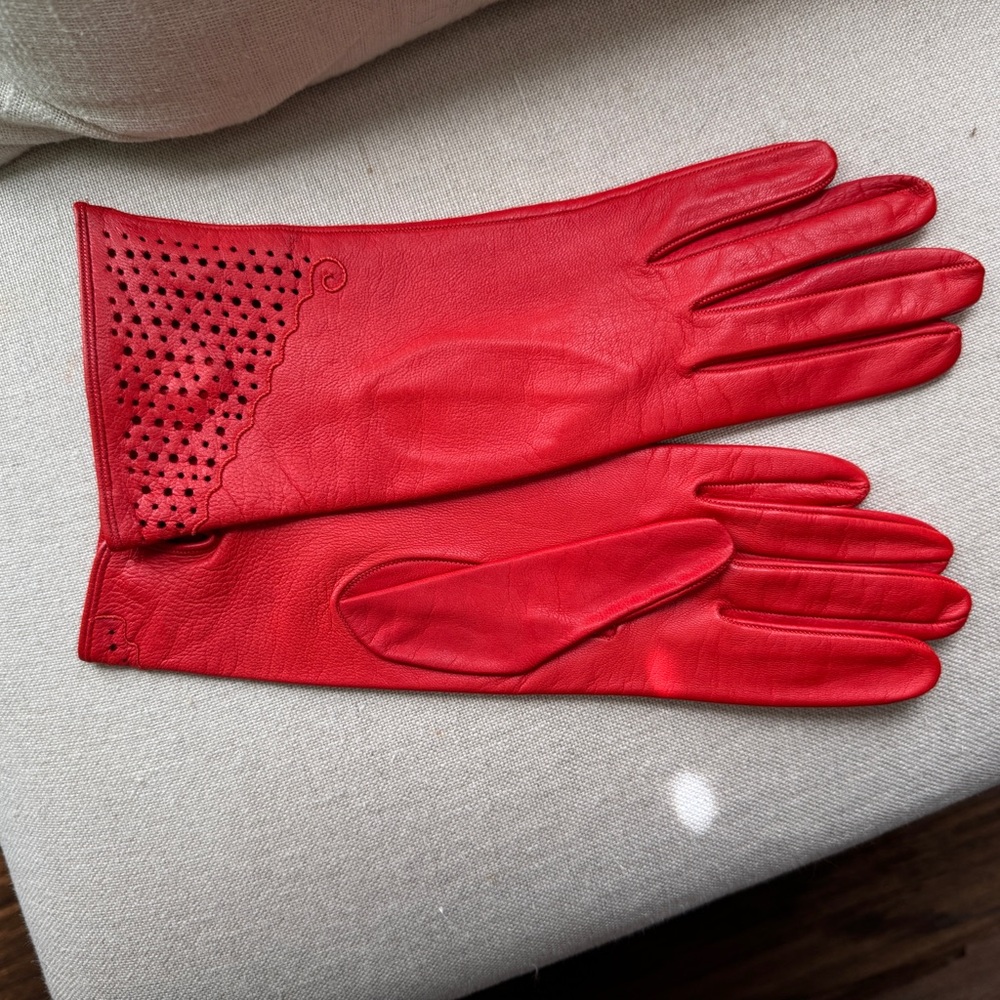 Vintage Ladies Unlined Red Leather Driving Gloves